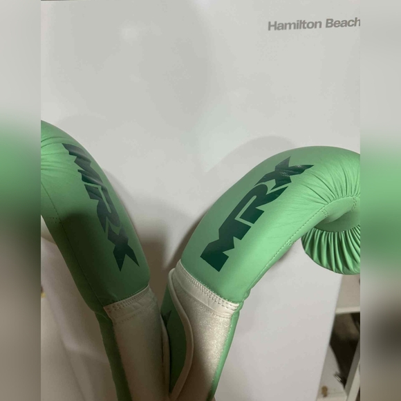 Hamilton Beach Mint Green Boxing Glove - Picture 1 of 3